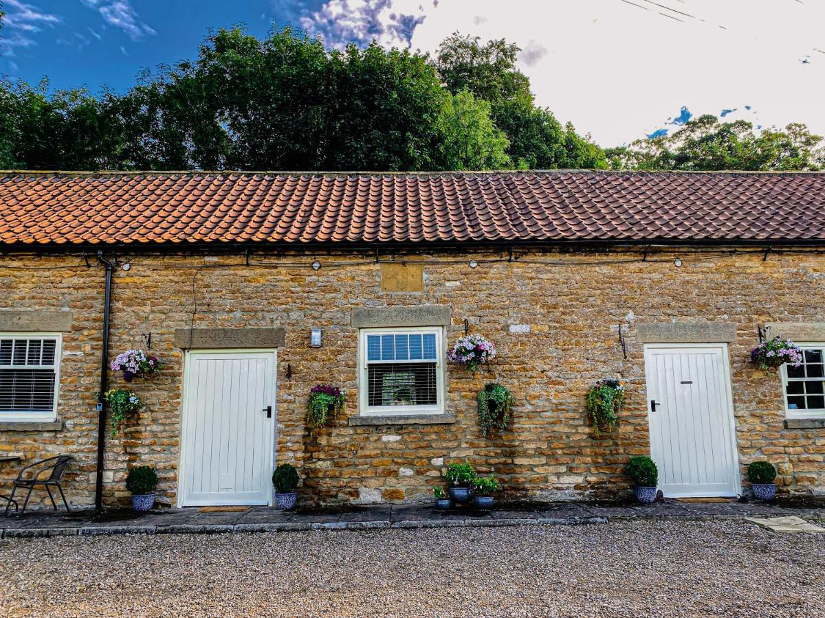 Old Orchard Cottage, Wykeham Скарбъро Екстериор снимка